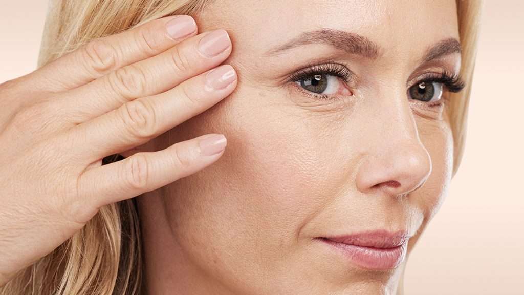 Bild eines Modells Brow Lift Behandlung glowtox